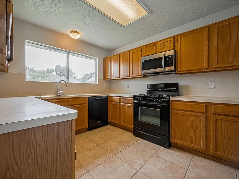3007 Cloverdale Dr — Photo 6