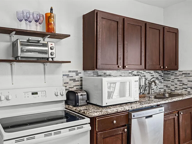 2511 Whitney St #B — Photo 12