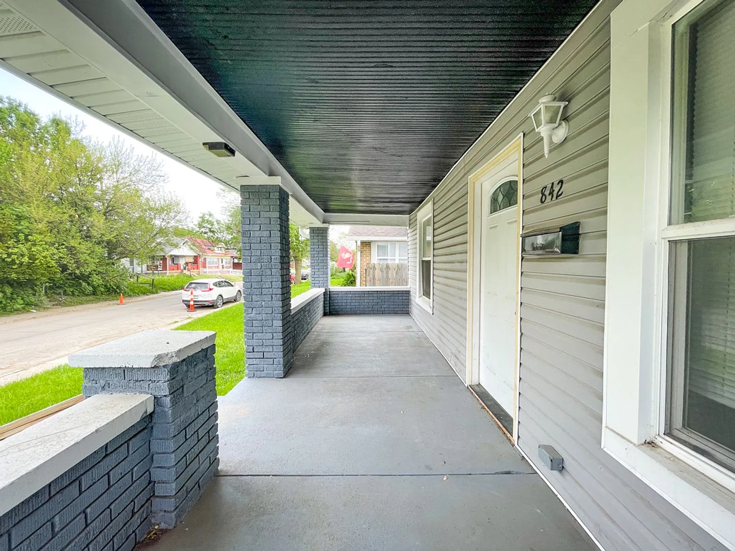 842 N Oakland Avenue — Photo 3