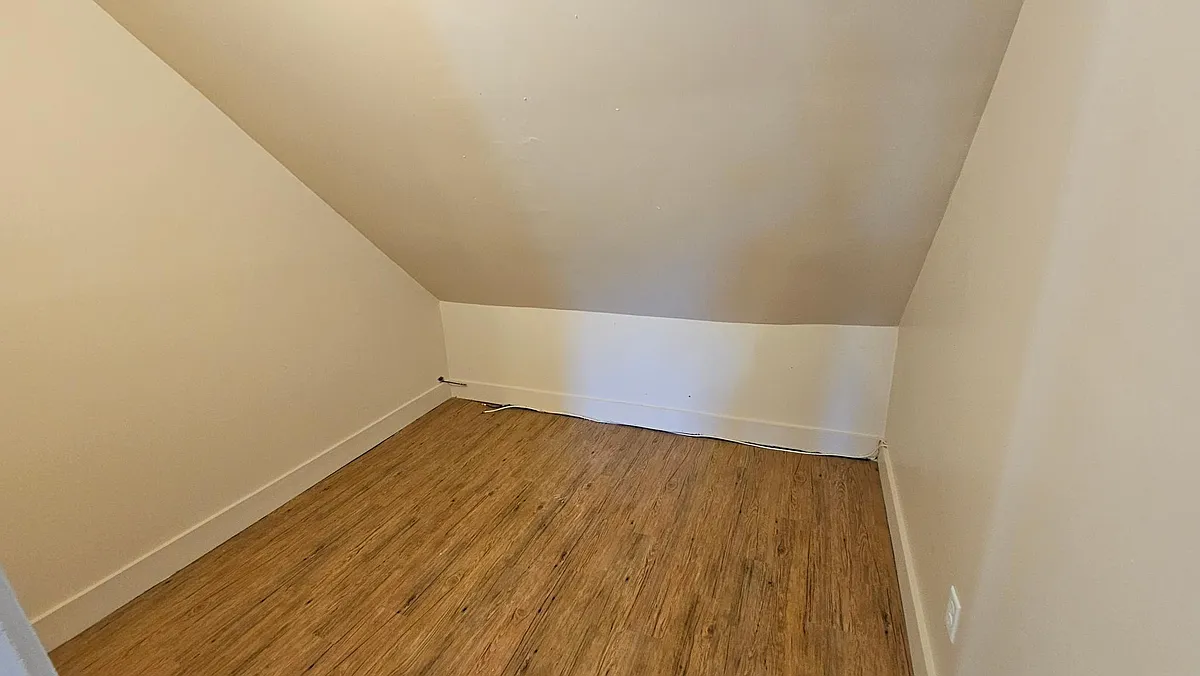Building Photo - 94 Groveland St #3