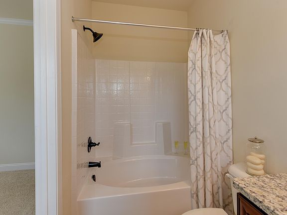 3rd image of 2807 Estella Dr