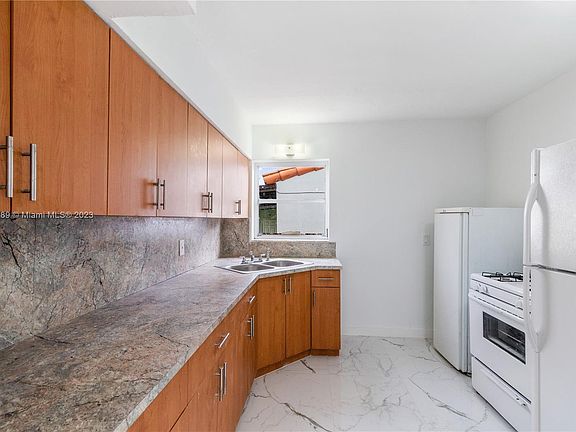 5th image of 40 NW 32nd Ave #40