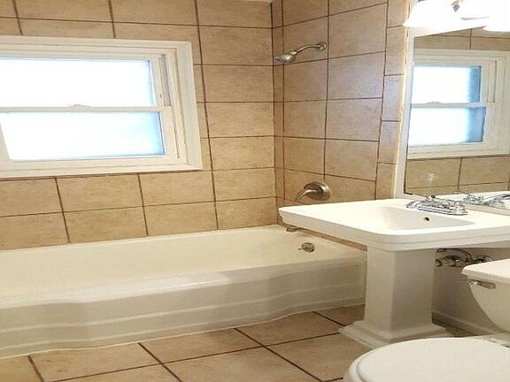 2nd image of 916 E 77th Ter