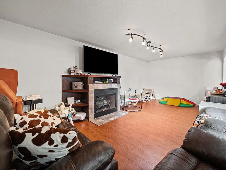 919 Van Buren Ave — Photo 14