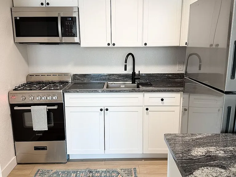 2526 N Clay St — Photo 8