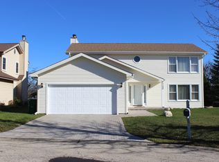 1499 Yew Ct, Gurnee, IL 60031