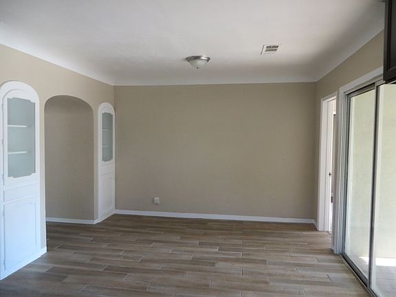 3rd image of 1625 N Green St