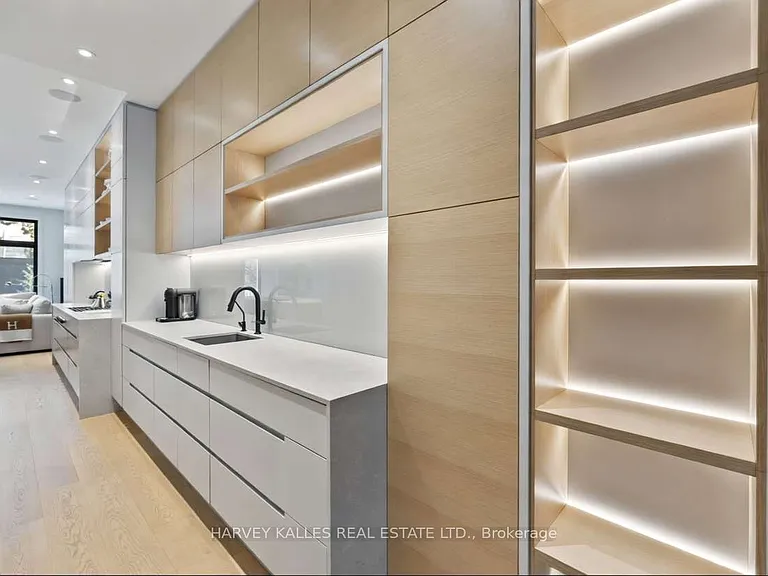 43 Summerhill Ave — Photo 10