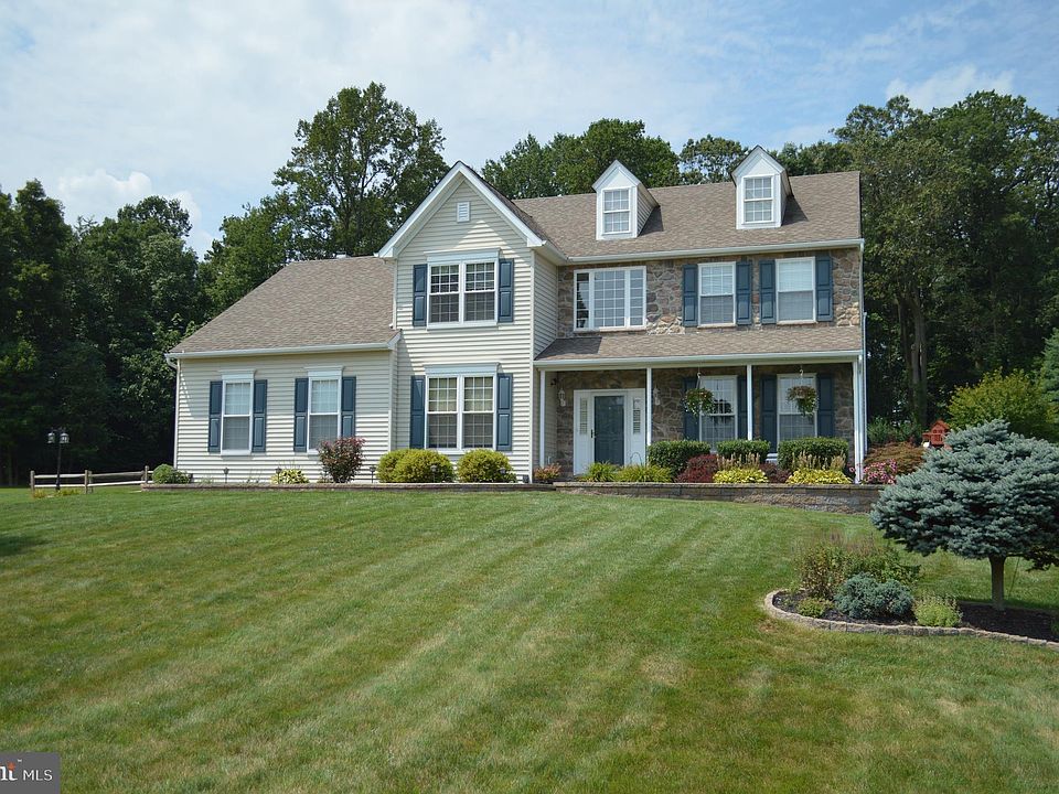 1st image of 416 Buttonwood Ln