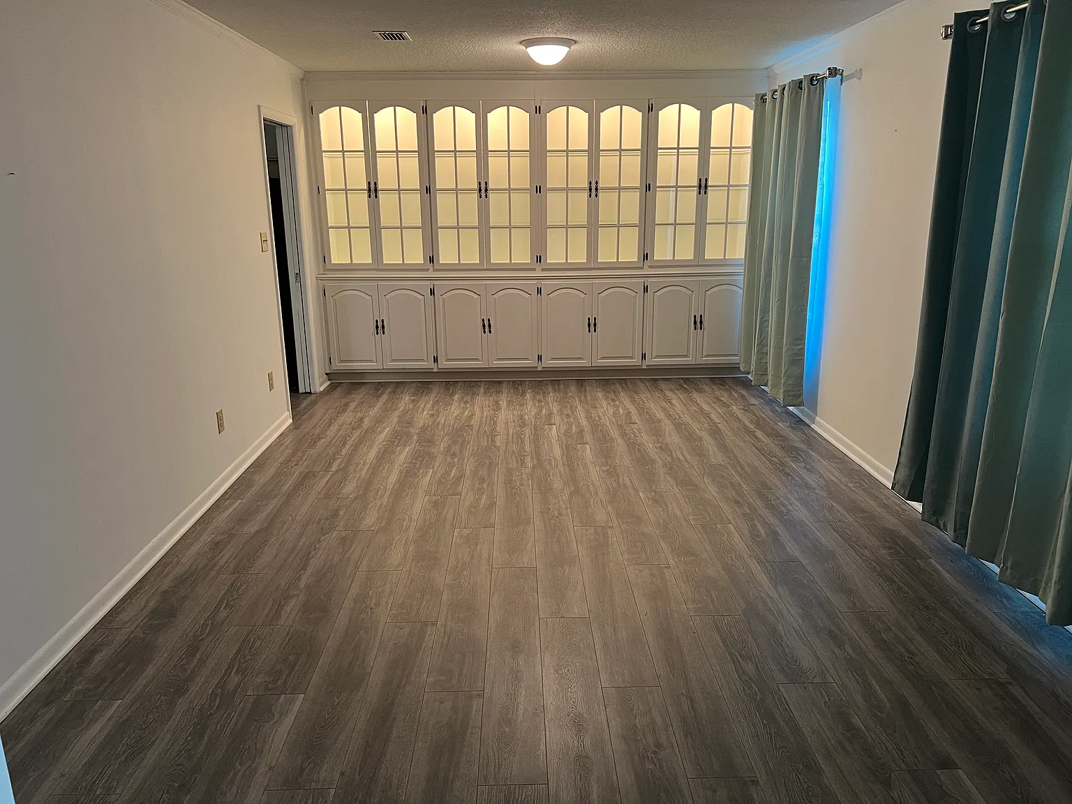 3 bed, 1468 sqft, $2,450 — Photo 2