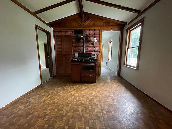 5th image of 136 N Harvest St