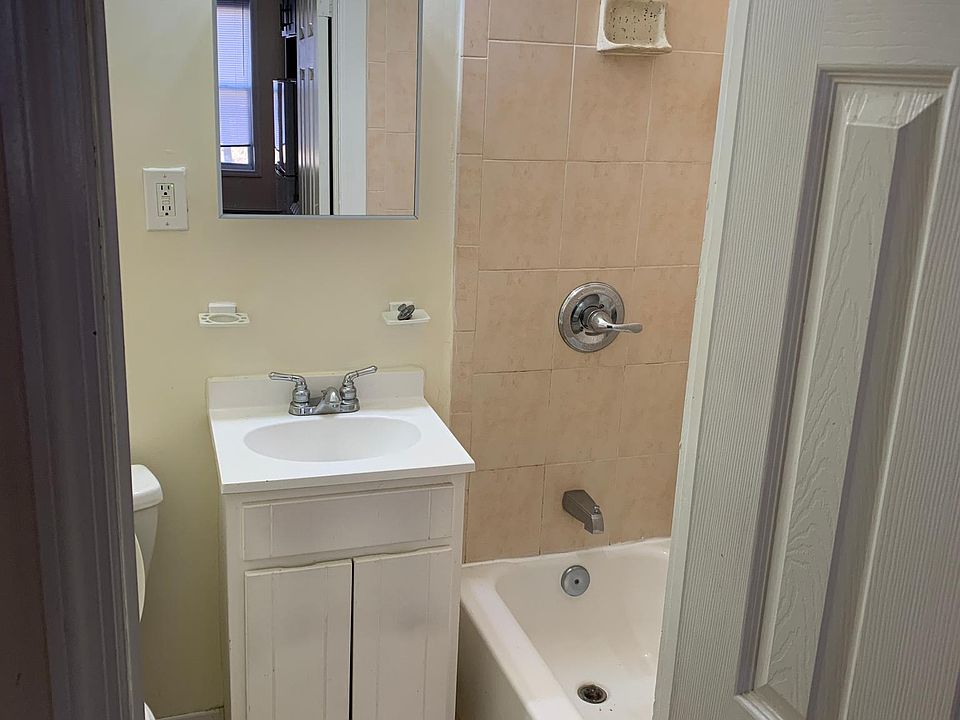 2nd image of 201 Webster Ave APT 5