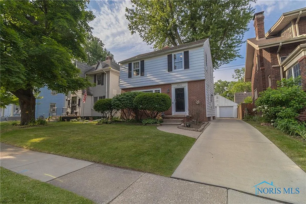 2249 W Sylvania Ave photo 1