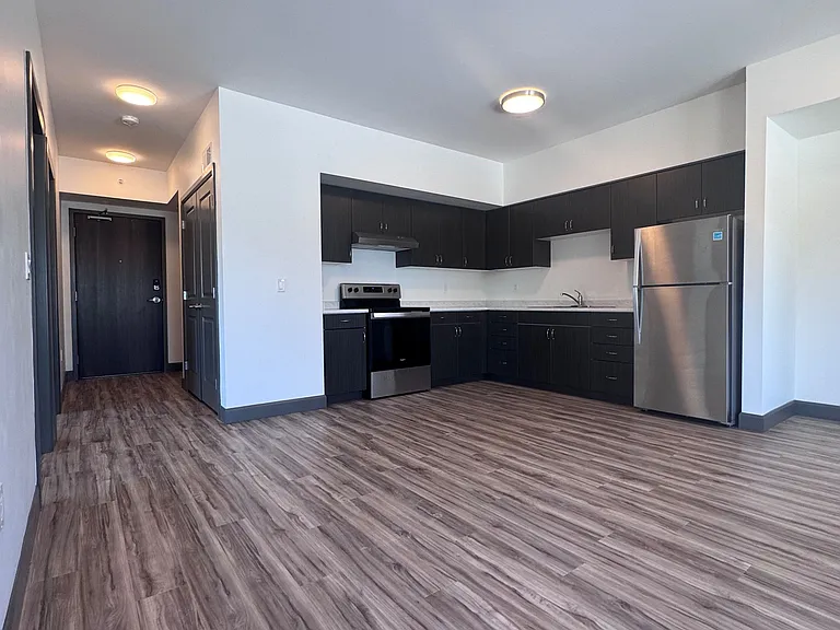 22645 Adelaide Rd #310 — Photo 3