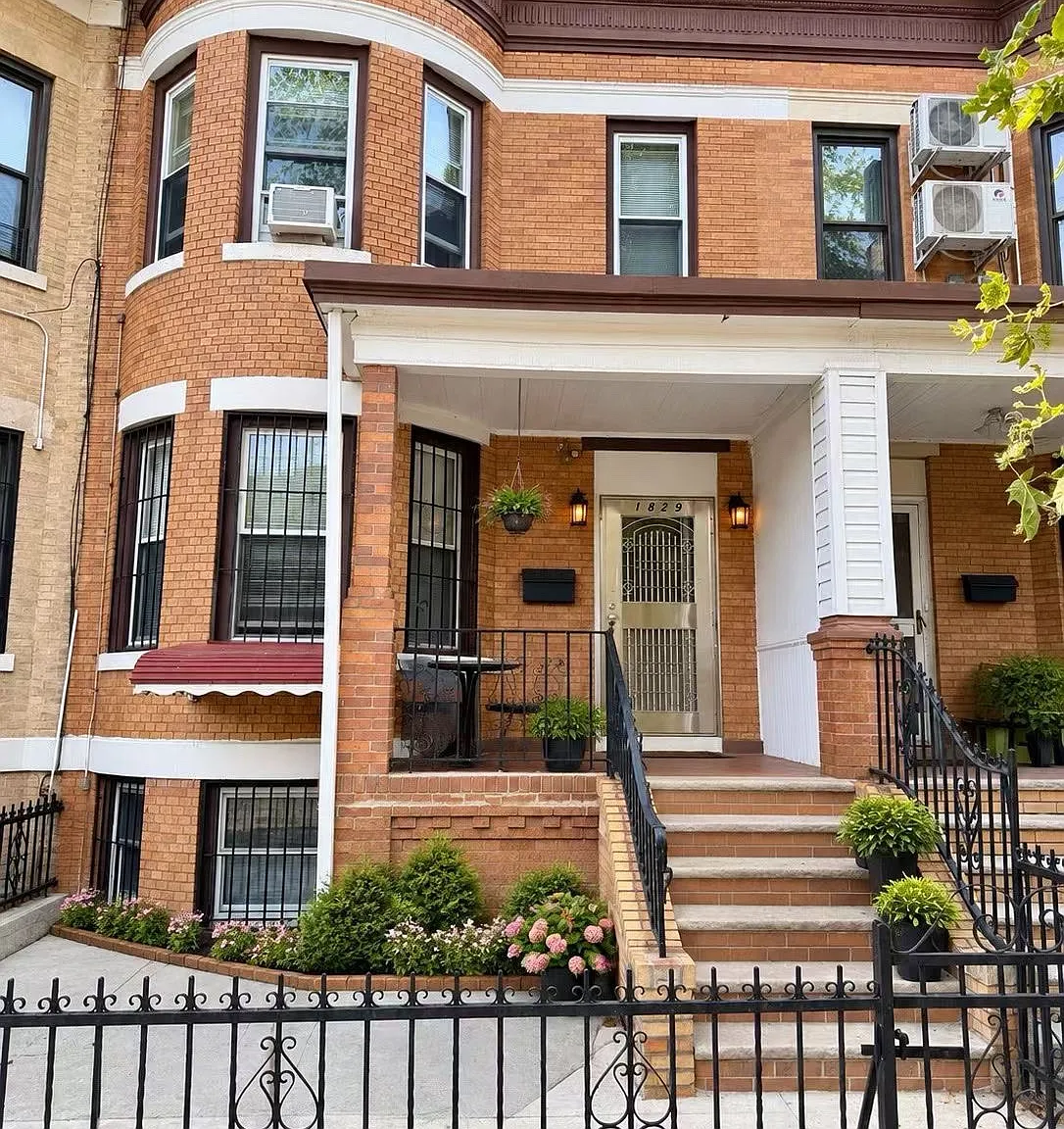 2 bed, 800 sqft, $2,200 — Photo 1