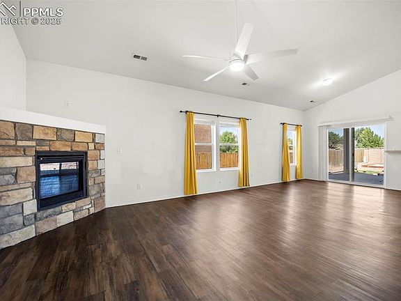 4th image of 3707 Reindeer Cir