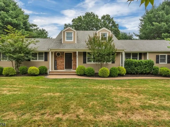 25 Nedshire Dr, Middletown Twp., NJ 07748