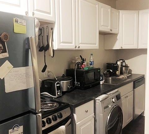 2nd image of 3345 N Marshfield Ave #12