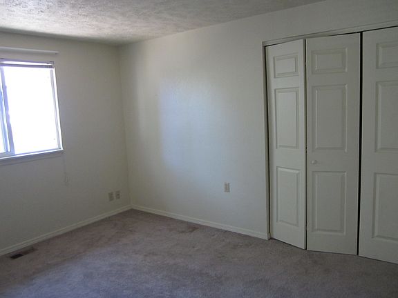 5th image of 1658 E Queen Ave
