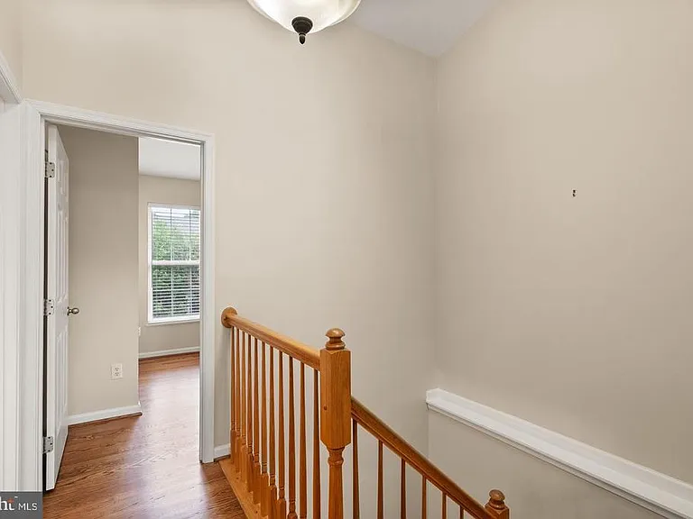 917 Rolfe Pl — Photo 33
