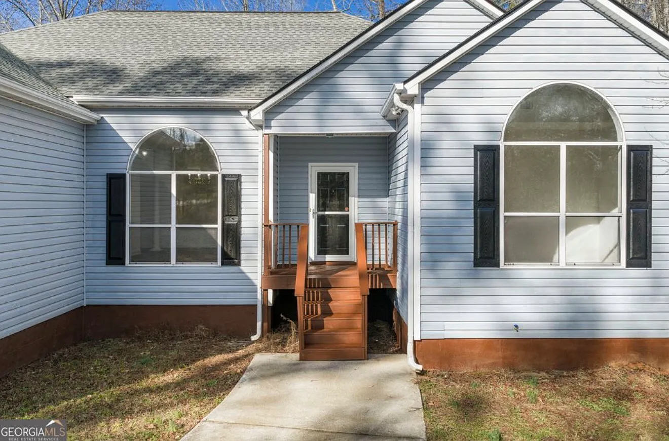 4 bed, 2.5 bath, 2397 sqft, $2,999 — Photo 2