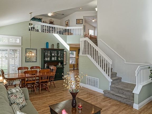 3rd image of 14651 Laurel Ct