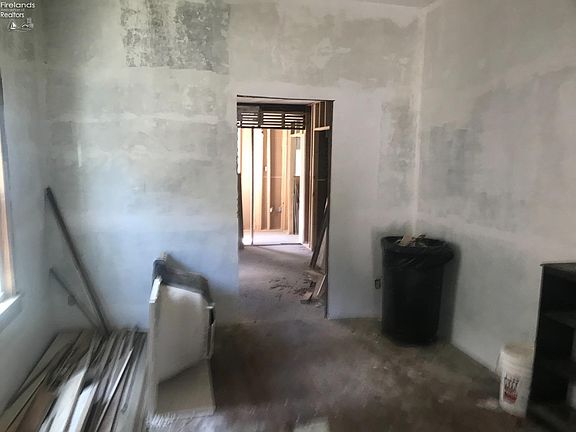 4th image of 721 Warren St