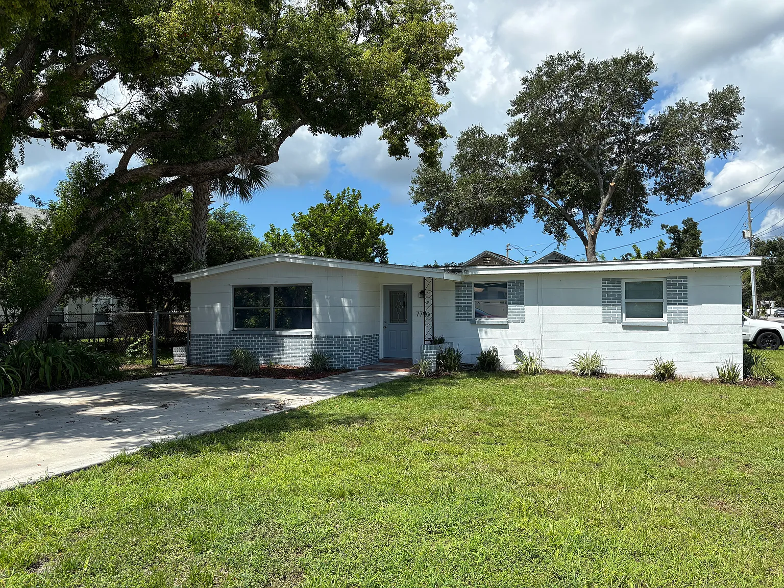 3 bed, 1176 sqft, $2,095 — Photo 1
