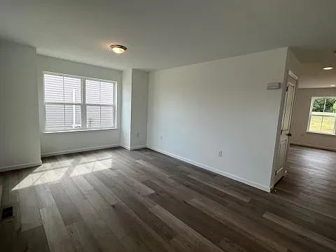 33 Long Bend Dr — Photo 2