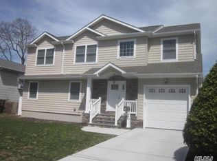 49 Grohmans Ln, Plainview, NY 11803