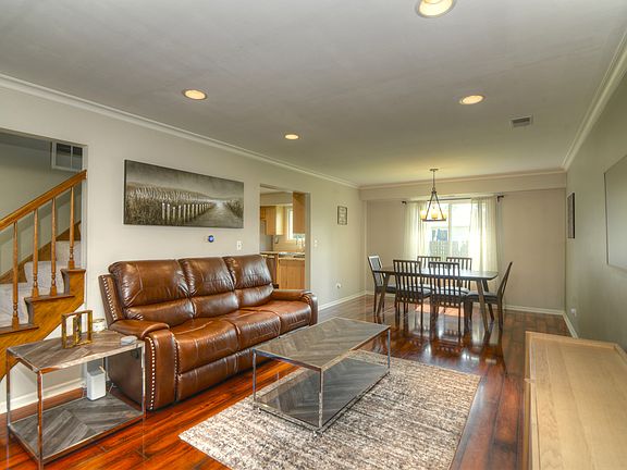 3rd image of 31 S Windsor Pl