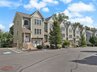 33 Short Oak Dr #33, Brookfield, CT 06804