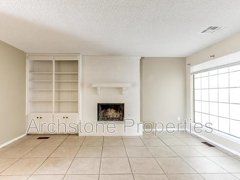 6605 Lyrewood Ln — Photo 25