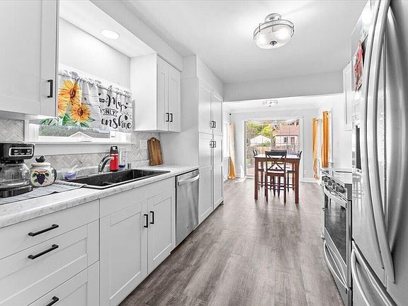 5th image of 1136 N 8th AVENUE