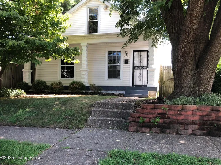 2125 Crittenden Dr — Photo 1