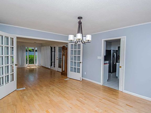 5th image of 1413 Old Orchard Pl