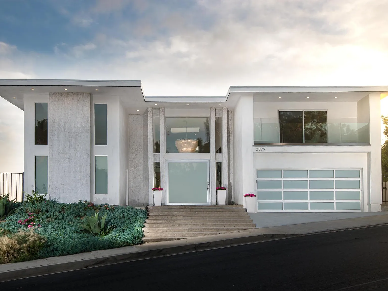 4 bed, 4.5 bath, 4444 sqft, $38,000 — Photo 2