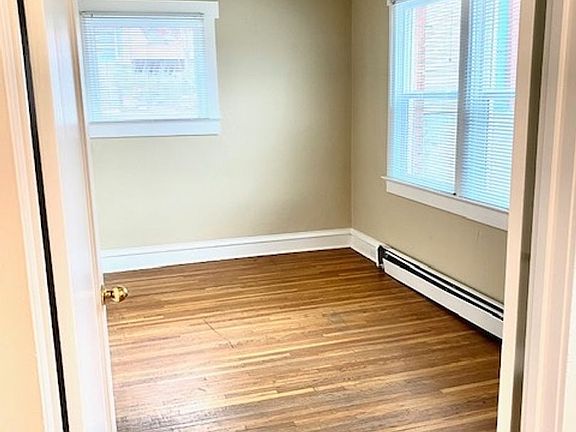 4th image of 823-827 S Monroe St #827-1
