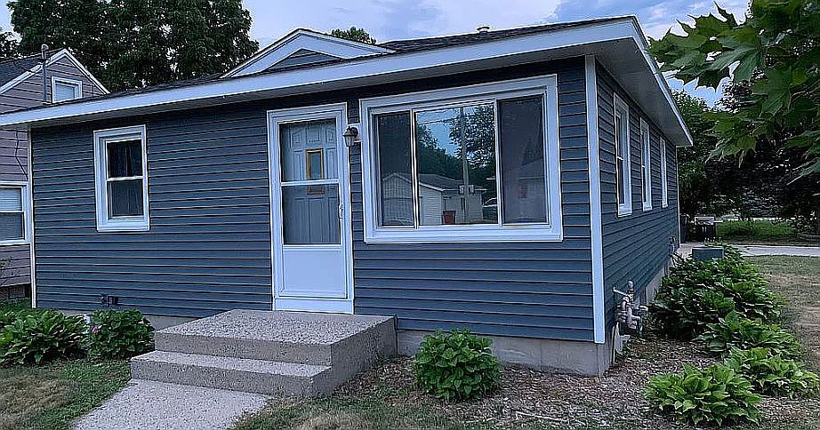 1st image of 4075 Hillsdale Ave NE