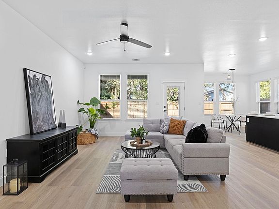 4th image of 3037 Valentine St
