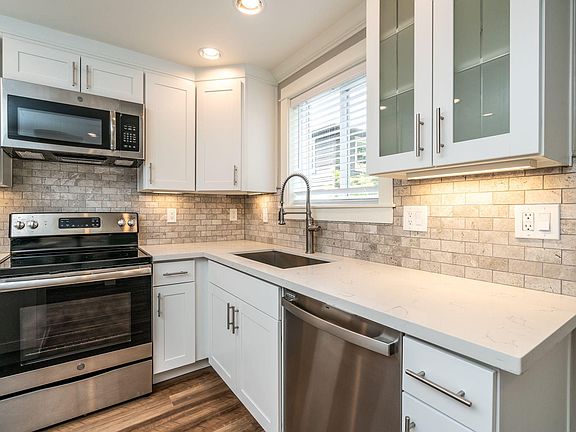 2nd image of 921 2nd Ave #3