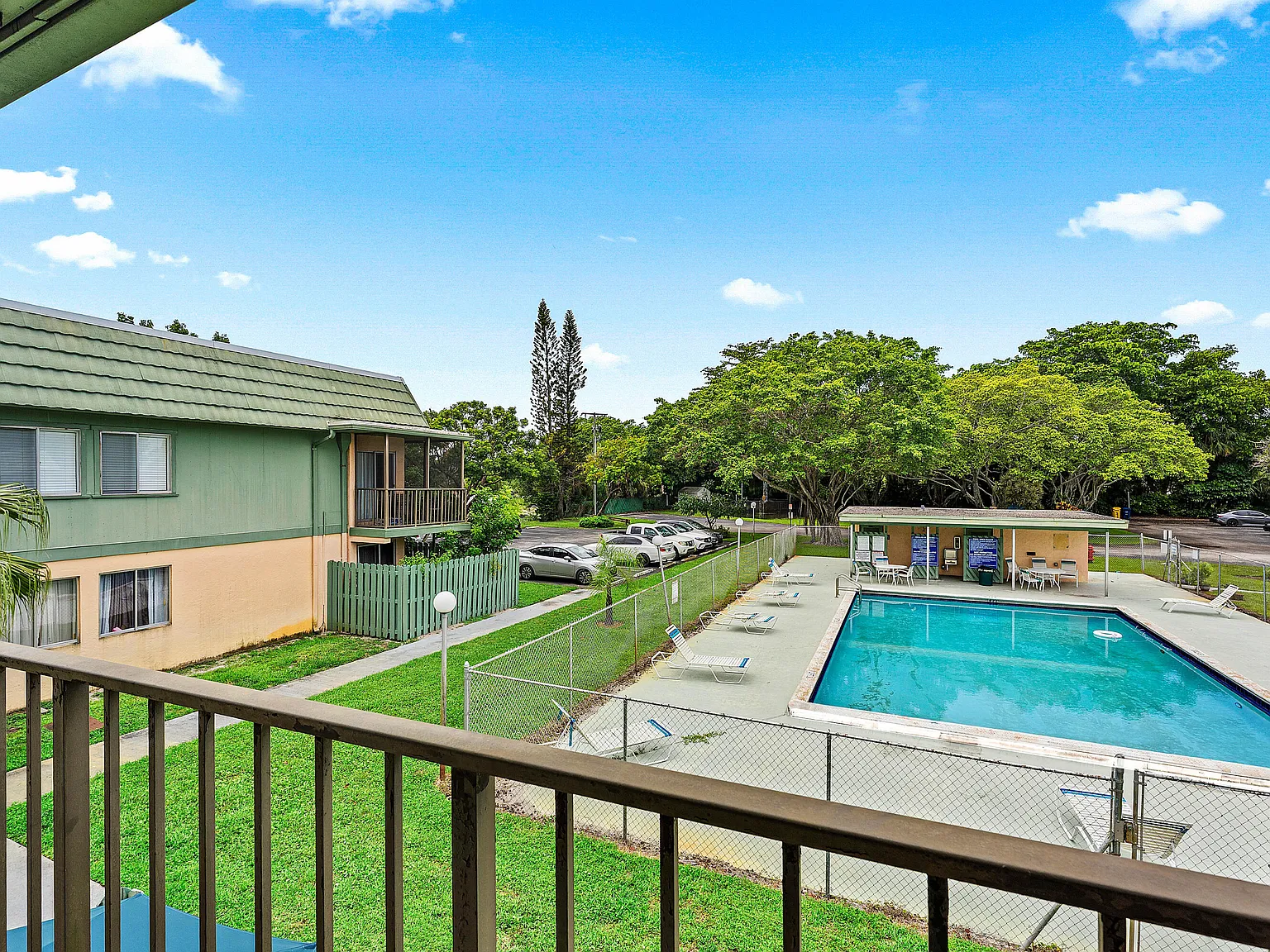 2 bed, 1.5 bath, 880 sqft, $2,300 — Photo 3