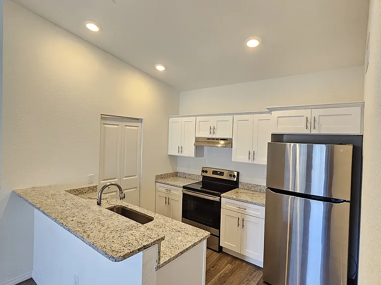 915 Ariana Apartment Community — Photo 7