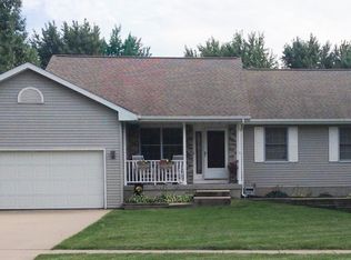 2010 N Ridge Dr, Coralville, IA 52241