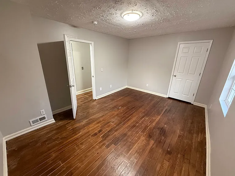 332 E Lincoln St — Photo 16
