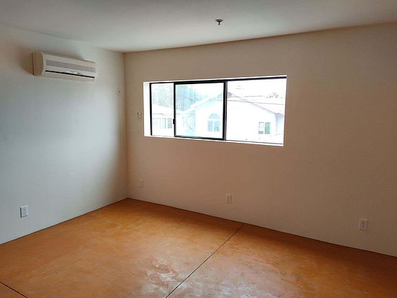 5th image of 1431 University Ave APT 210