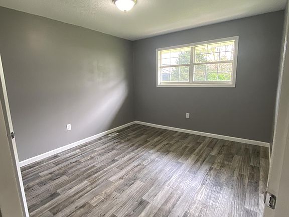 3rd image of 4221 Oakwood Cir #2