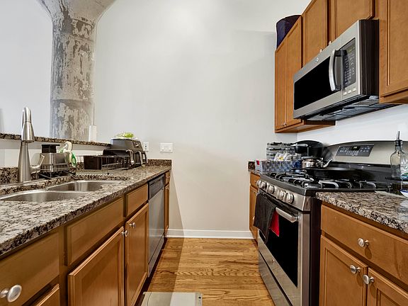 5th image of 1110 W 15th St Unit 327