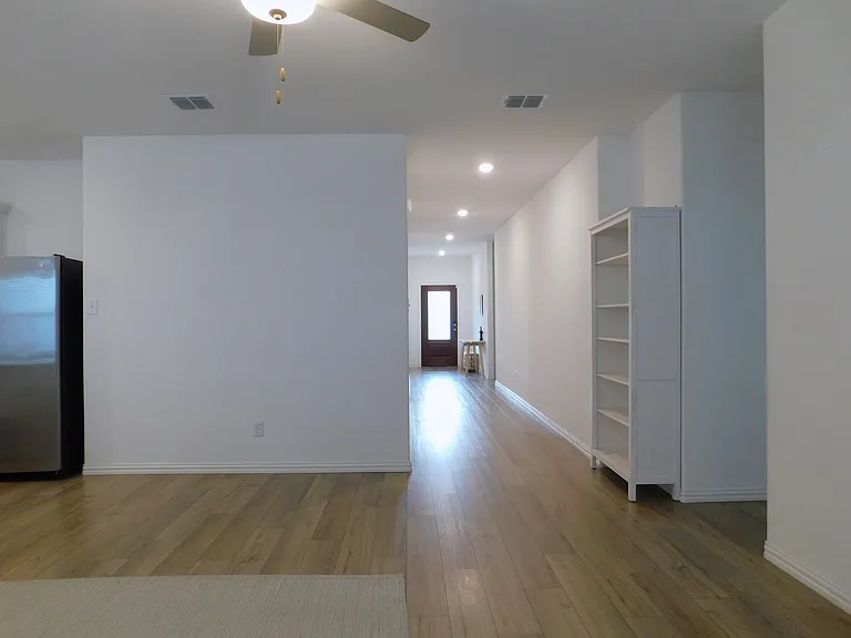 3500 Kingsview Dr — Photo 4