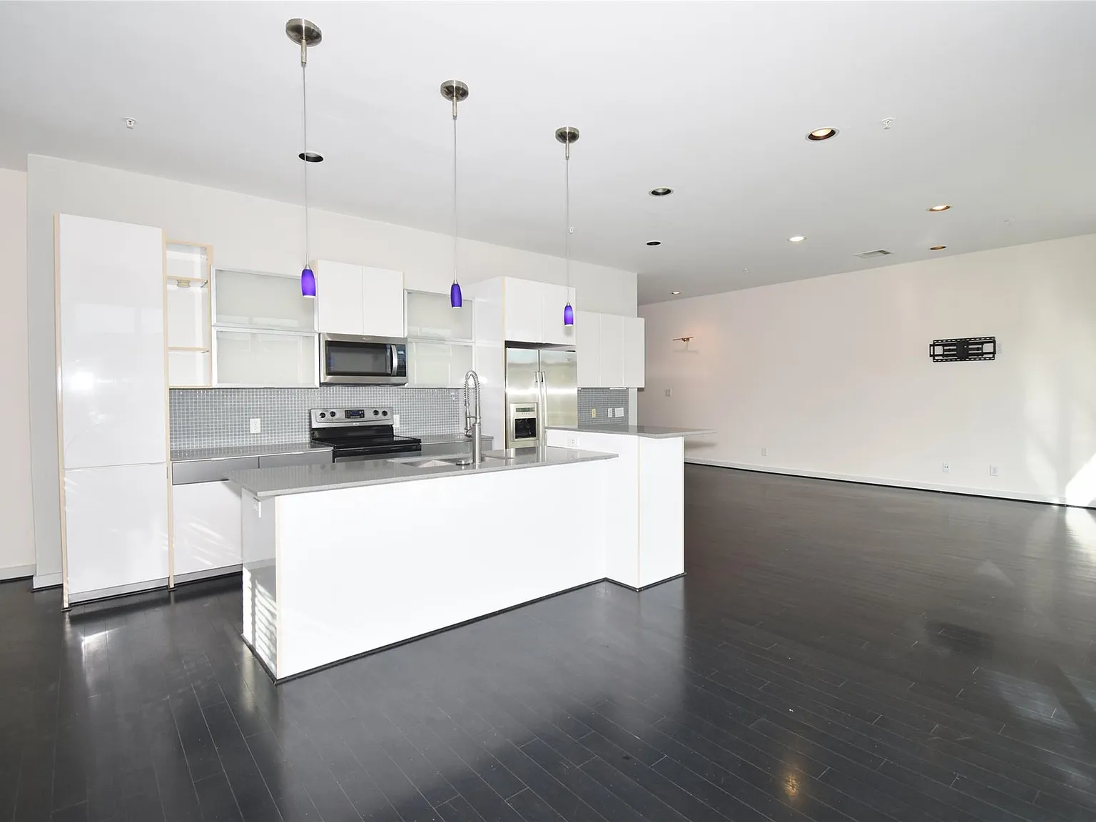 2 bed, 2.0 bath, 1480 sqft, $2,150 — Photo 3